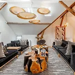 בית נופש Maison Labruyere - Serviced Mansion Saint Germain פריז